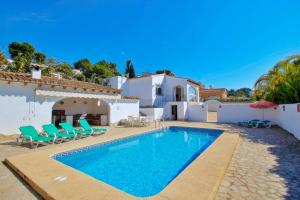 Der Swimmingpool an oder in der Nähe von Mabruka - charming, Finca style holiday villa in Benissa