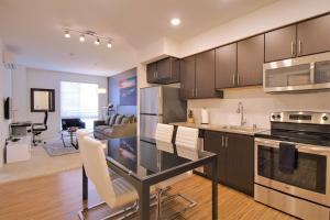 
A kitchen or kitchenette at Urban Flat Apartments @ San Mateo
