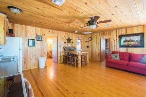Posezení v ubytování River Bluff Cabins