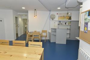 a kitchen and dining room with a table and chairs at Hostel Albergue Baionamar in Baiona