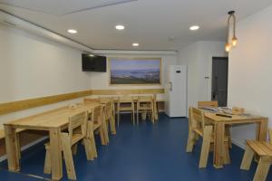 Uma TV ou centro de entretenimento em Hostel Albergue Baionamar