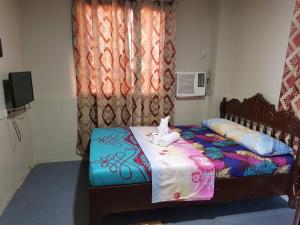 A bed or beds in a room at Madid's Inn Beach Resort