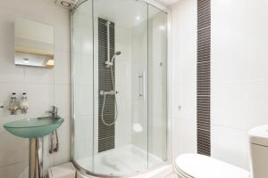 a bathroom with a shower and a sink and a toilet at The Wonderland Townhouse - Alice in Wonderland 7BDR Home in Bath