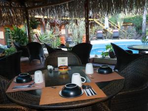Bazén v ubytování Samara Palm Lodge nebo v jeho okolí