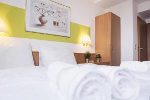 Letto o letti in una camera di bp24 Hotel Aachen