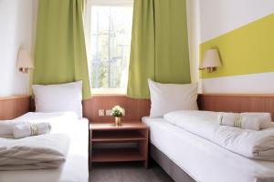 Letto o letti in una camera di bp24 Hotel Aachen