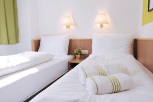 Letto o letti in una camera di bp24 Hotel Aachen