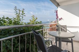 Apartments Zanic on The Beach的阳台或露台