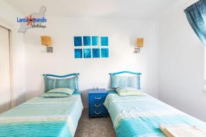 Posteľ alebo postele v izbe v ubytovaní Vivienda Vacacional Sunny - duplex apartment 2beds 2 baths + 33 fotografií