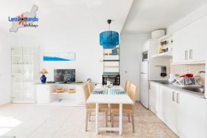 Kuchyň nebo kuchyňský kout v ubytování Vivienda Vacacional Sunny - duplex apartment 2beds 2 baths