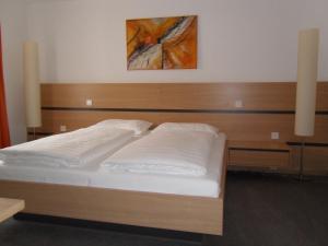 A bed or beds in a room at Gasthof-Pension Schütz
