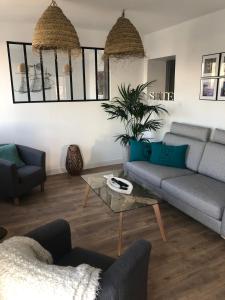 Coin salon dans l'établissement L'Escale Sètoise