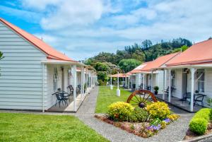 O grădină în afara Coromandel Cottages