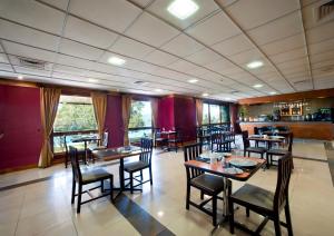 En restaurant eller et andet spisested på Hotel Diego de Almagro Valdivia