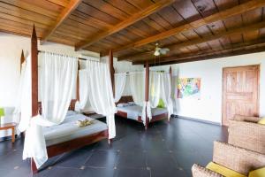 Postel nebo postele na pokoji v ubytování Punta Duarte Garden Inn + 37 fotografií