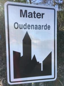 a sign that reads maker outgraduate on aphalt at Annex in Oudenaarde