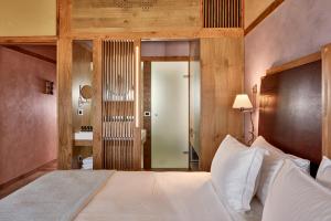 Postel nebo postele na pokoji v ubytování Domus Renier Boutique Hotel
