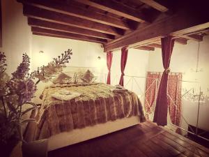 Ένα ή περισσότερα κρεβάτια σε δωμάτιο στο Florentine Style Central Apartments
