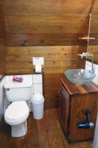 Un baño de Faro del Colibri