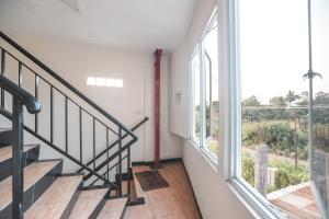 En balkong eller terrass på OYO 387 Alfa Guest House