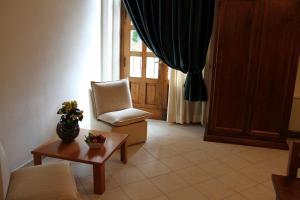 A seating area at Hotel I Platani