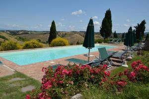 The swimming pool at or close to Podere Benintendi