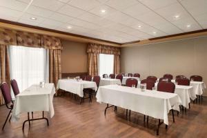Posezení v ubytování Days Inn by Wyndham Levis + 37 fotografií