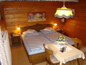 Säng eller sängar i ett rum på Landhaus Teufl