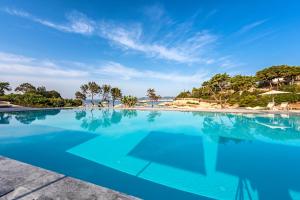 Bazén v ubytovaní Hapimag Resort Porto Heli alebo v jeho blízkosti