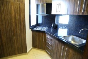 Eldhús eða eldhúskrókur á Verdun Suites Hotel