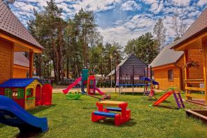 Zona de joacă pentru copii de la Aurum domki