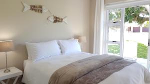 Ένα ή περισσότερα κρεβάτια σε δωμάτιο στο Gouritz Guesthouse +5 φωτογραφίες