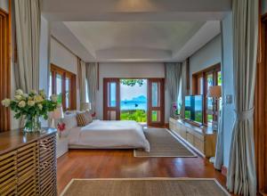 Кровать или кровати в номере Villa Macaque and Villa Languor +19 фотографий