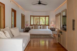 Кровать или кровати в номере Villa Macaque and Villa Languor
