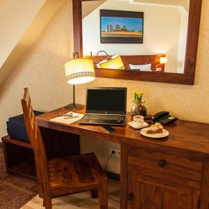 a desk with a laptop computer on top of it at Chochołowy Dwór in Jerzmanowice