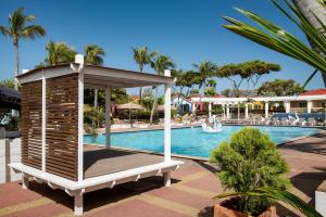 A piscina localizada em Livingstone Jan Thiel Resort ou nos arredores