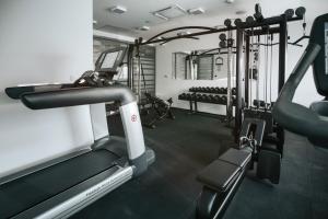 The fitness centre and/or fitness facilities at Hotel Zelenkrov