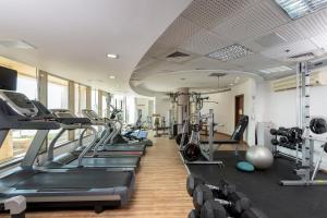 Fitnesscenter och/eller fitnessfaciliteter på Herzliya Marina Lagoon Apartment