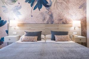 Postel nebo postele na pokoji v ubytování Salles Hotel Málaga Centro
