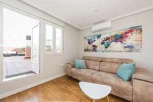 Część wypoczynkowa w obiekcie Apartments Madrid Principe 2