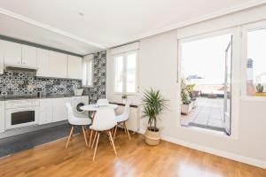 Część wypoczynkowa w obiekcie Apartments Madrid Principe 2