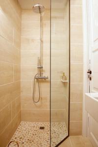 una doccia con porta in vetro in bagno di Old Town Luxury Suites 'Lady' a Città di Corfù