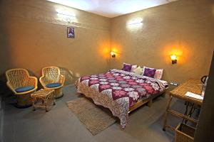 A bed or beds in a room at Cafe Buransh