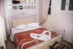 Ένα ή περισσότερα κρεβάτια σε δωμάτιο στο Asimoni Pension