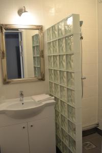 a bathroom with a sink and a mirror at Hotell Wettern in Karlsborg