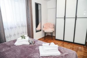 Posteľ alebo postele v izbe v ubytovaní Home Away from home with outdoor pool, botanical garden and a beautiful sea view