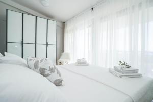Posteľ alebo postele v izbe v ubytovaní Home Away from home with outdoor pool, botanical garden and a beautiful sea view + 37 fotografií