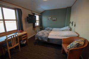 Postel nebo postele na pokoji v ubytování Lakselv Hotel