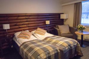 Postel nebo postele na pokoji v ubytování Lakselv Hotel