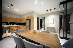 a kitchen and dining room with a wooden table and chairs at 5min Permas@CIQ@CS@3R2B@Green Haven in Masai